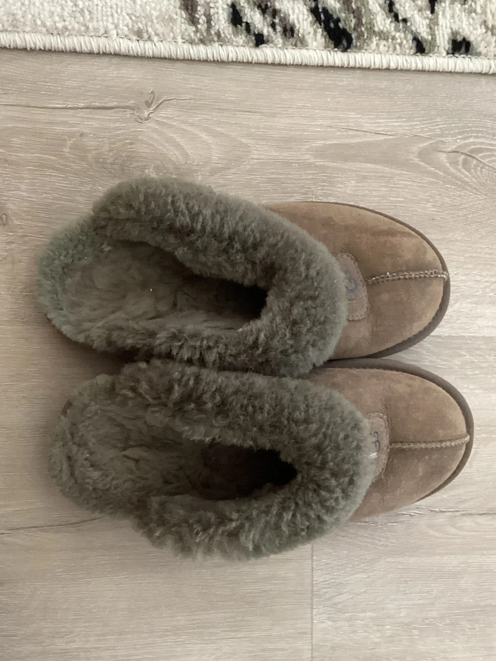 UGG Kids Shearling-Lined Slip-On Slippers - Brown